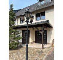Einfamilienhaus mit großem Grundstück, Garagen und viel Potenzial - Ebersbach