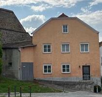Sanierungsbedürftiges Stadthaus direkt an der Stadtmauer - Vilshofen an der Donau