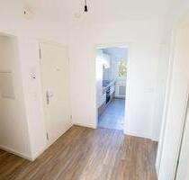 Renovierte 2-Zimmer-Wohnung mit Einbauküche in gepflegtem Mehrfamilienhaus - Remscheid