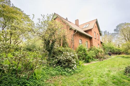 Foto - Ehemaliges Forstamt mit viel Charme und Potential + Nebengebäude