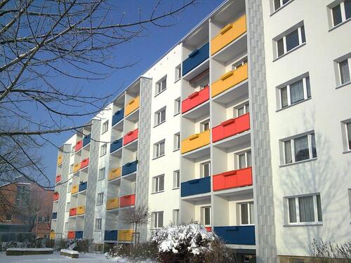 Foto - Perfekt für Familien: Balkon, Spielplätze und kurze Wege zu Schule und Kita.