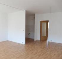 3-Raum-Wohnung mit Balkon und Aufzug - Crimmitschau