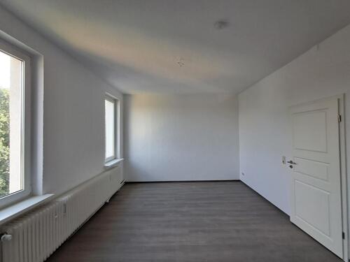 Foto - Anfragen NUR per E-Mail. Renovierte Haustierfriendly 3-Zimmer Wohnung im 2-OG in der Nähe Volkshochschule Bremerhaven.