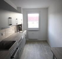 Wohnung mit Einbauküche und Tages-Licht-Bad!!! - Hohenstein-Ernstthal