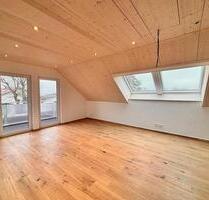 Lichtdurchflutete 2-Zimmer Dachgeschoss Wohnung in Öpfingen.