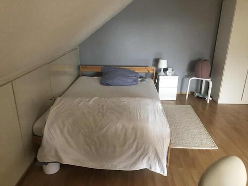 Foto - Schönes möbliertes Zimmer mit Balkon in 3er-WG in HofheimT