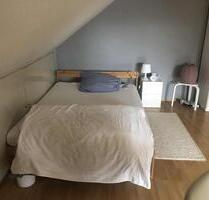 Schönes möbliertes Zimmer mit Balkon in 3er-WG in HofheimT - Hofheim am Taunus