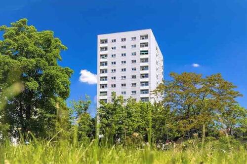 Foto - Zentrale 2-Zimmer-Wohnung mit Balkon, offener Küche und Badewanne!