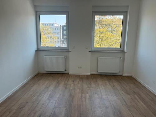 Foto - Großzügige, renovierte, helle fünf Zimmerwohnung (WG geeignet)