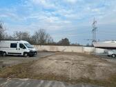 Foto - Stellplatz für Pkw, LKW , Anhänger und Wohnwagen .