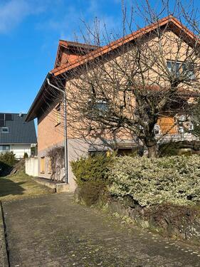 Foto - 1-ZKB-Erdgeschosswohnung mit separatem Eingang und PKW-Stellplatz