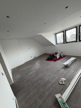 Foto - Kernsanierte 3-Zimmer Dachgeschosswohnung in Oberhausen-Schlad