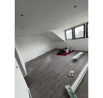 Kernsanierte 3-Zimmer Dachgeschosswohnung in Oberhausen-Schlad - Mülheim an der Ruhr Rechtsruhr-Nord
