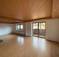 Moderne Wohnung in Wurz - 800,00&nbsp;EUR Kaltmiete, ca.&nbsp; 105,00&nbsp;m&sup2; in Weiden in der Oberpfalz (PLZ: 92637)