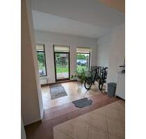 +++SCHÖNE 4 RAUMWOHNUNG M. WINTERGARTEN U. GARTENANTEIL+++2 BÄDER M. DUSCHE U. WANNE++INNENSTADT+++ - Delitzsch