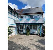 Charmantes zwei Familienhaus mit großem Grundstück und Bauland - Immenhausen