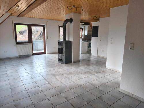 Foto - 3 Zimmer DG Wohnung - 900,00&nbsp;EUR Kaltmiete, ca.&nbsp; 92,00&nbsp;m&sup2;