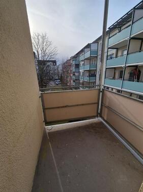 Foto - Gemütliche 2-Zimmer mit neuer EBK, Laminat, Balkon und Wannenbad in ruhiger Lage!