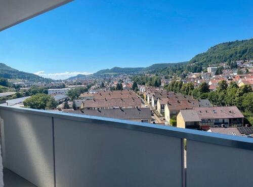 Foto - Großzügige 4,5 Zimmer Wohnung mit 2 Balkonen und Garage