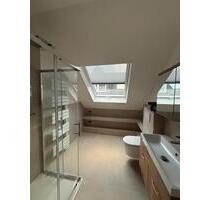 Kernsanierte moderne 3-Zimmerwohnung im DG, Erstbezug, Balkon - Lage