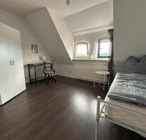 Helles Zimmer in 4-er WG - 600,00&nbsp;EUR Kaltmiete, ca.&nbsp; 30,00&nbsp;m&sup2; in Stuttgart (PLZ: 70376) Bad Cannstatt