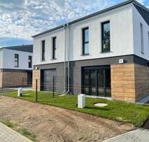 170qm Neubau Doppelhaushälfte zur Miete in Fredersdorf-Vogelsdorf, mit PV-Anlage, mit Stellplatz