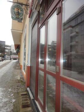 Foto - Große, aufschiebbare, sonnige SCHAUFENSTER dicht an A100 Messe ICC mit Kellerraum