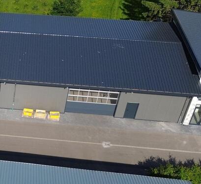 Foto - Gedämmte Lagerhalle für Gewerbe mit Sektionaltor in Dud-Westerode