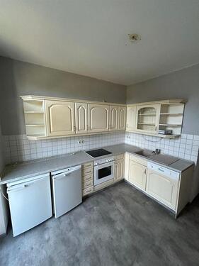 Foto - Großzügige 2-Zimmer mit EBK, Laminat, Stellplatz, Balkon und Wanne in zentraler Lage!