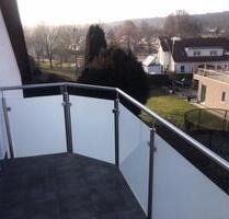 Hochwertige 3,5 Zimmerwohnung, frisch saniert, mit Einbauküche - Frickenhausen