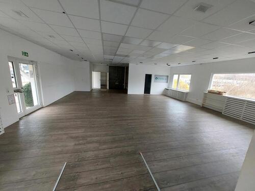 Foto - Einzelhandels- Ausstellungsfläche am Wasser zu vermieten