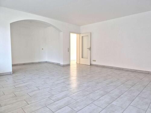 Foto - Gut geschnittene 2,5 ZKB mit BALKON im Hochparterre!