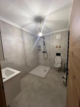 Foto - Moderne 4-Zimmer-Wohnung mit Balkon und Garten