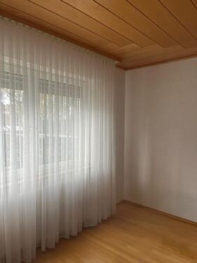 Foto - Schöne 3-Zimmer-Wohnung mit zusätzlichen 2 Räumen in ruhiger Lage