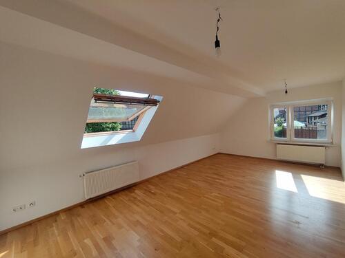 Foto - Großzügige Wohnung – ganze Etage für Sie allein – mit Carport