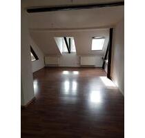großzügige Dachgeschosswohnung mit 4,5 Zimmern in der August-Bebel-Str. 18, ab 01.08.2026 - Glauchau