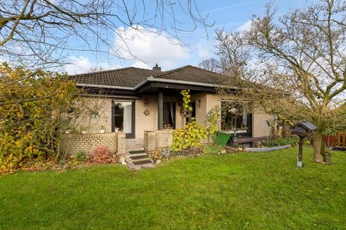 Foto - Bungalow mit wohnlich nutzbarem Keller und Doppelgarage