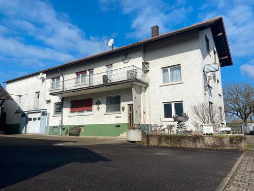 Foto - Wohn- u. Geschäftshaus in Rheinnähe mit Werkstattgebäude