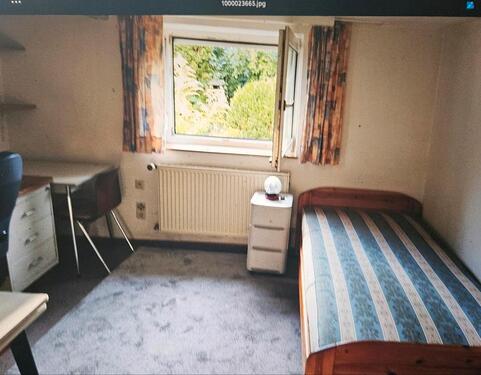 Foto - möbliertes Zimmer mit Küche und Badbenutzung.