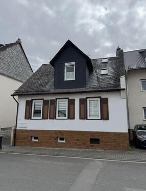 Foto - Familienfreundliches, vielseitig nutzbares Ein-Zweifamilienhaus