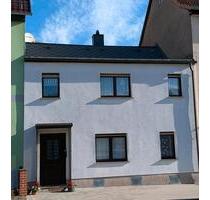 Kleines Einfamilienhaus - 50.000,00 EUR Kaufpreis, ca.  60,00 m² in Eisleben (Lutherstadt) (PLZ: 06295)