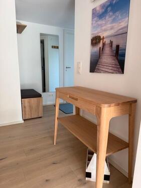 Foto - Helle & möblierte 2-Zimmer-Wohnung, eigener Eingang & Parkplatz