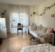 ruhige, helle 1-Zimmerwohnung (36qm) mit separater Küche zum 1.4. - Frankfurt am Main Schwanheim