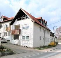Moderne 2-Zimmer-Wohnung mit Balkon, Einbauküche & Stellplatz - Erkenbrechtsweiler