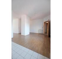 Zentral mit Balkon!!! - 325,00&nbsp;EUR Kaltmiete, ca.&nbsp; 70,40&nbsp;m&sup2; in Werdau (PLZ: 08412)