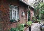 Foto - Altbau auf großem Grundstück mit Entwicklungspotenzial