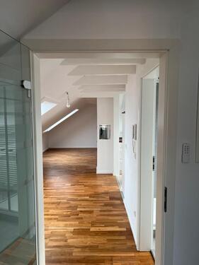 Foto - Helle DG-Wohnung mit EBK und Balkon -60qm- in GD-Rechberg