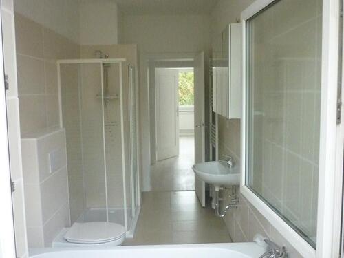 Foto - Sehr schöne, helle, 108 m² In große 4 Zi. Wohnung mit Balkon EG