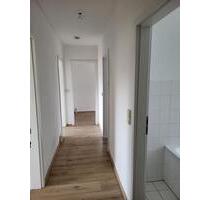 Renovierte Dreiraumwohnung im Hochparterre mit Tageslichtbad und Wanne! - Hainichen
