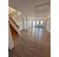 Frisch renovierte Doppelhaushälfte EBK Carport Garten Klimaanlage - Schweinfurt Bellevue